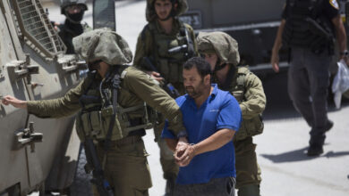 الاحتلال يعتقل عشرات الفلسطينيين في الضفة الغربية والقدس الاحتلال يعتقل عشرات الفلسطينيين في الضفة الغربية والقدس